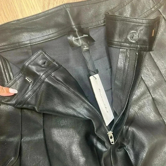 NWT Line & Dot Mika Faux Leather wide-legged Pants size medium
8111 - Picture 5 of 7